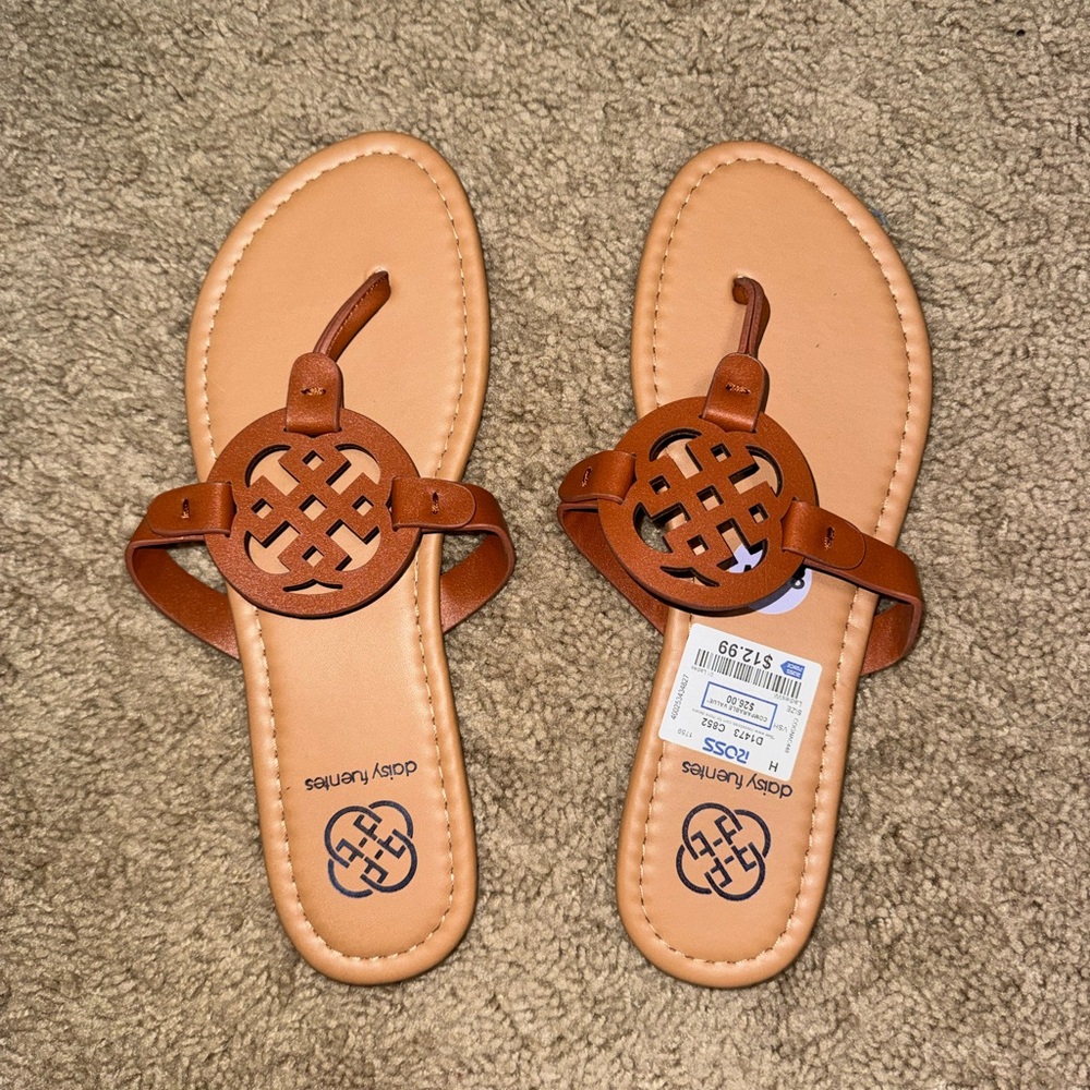 Daisy Fuentes Tan Sandals